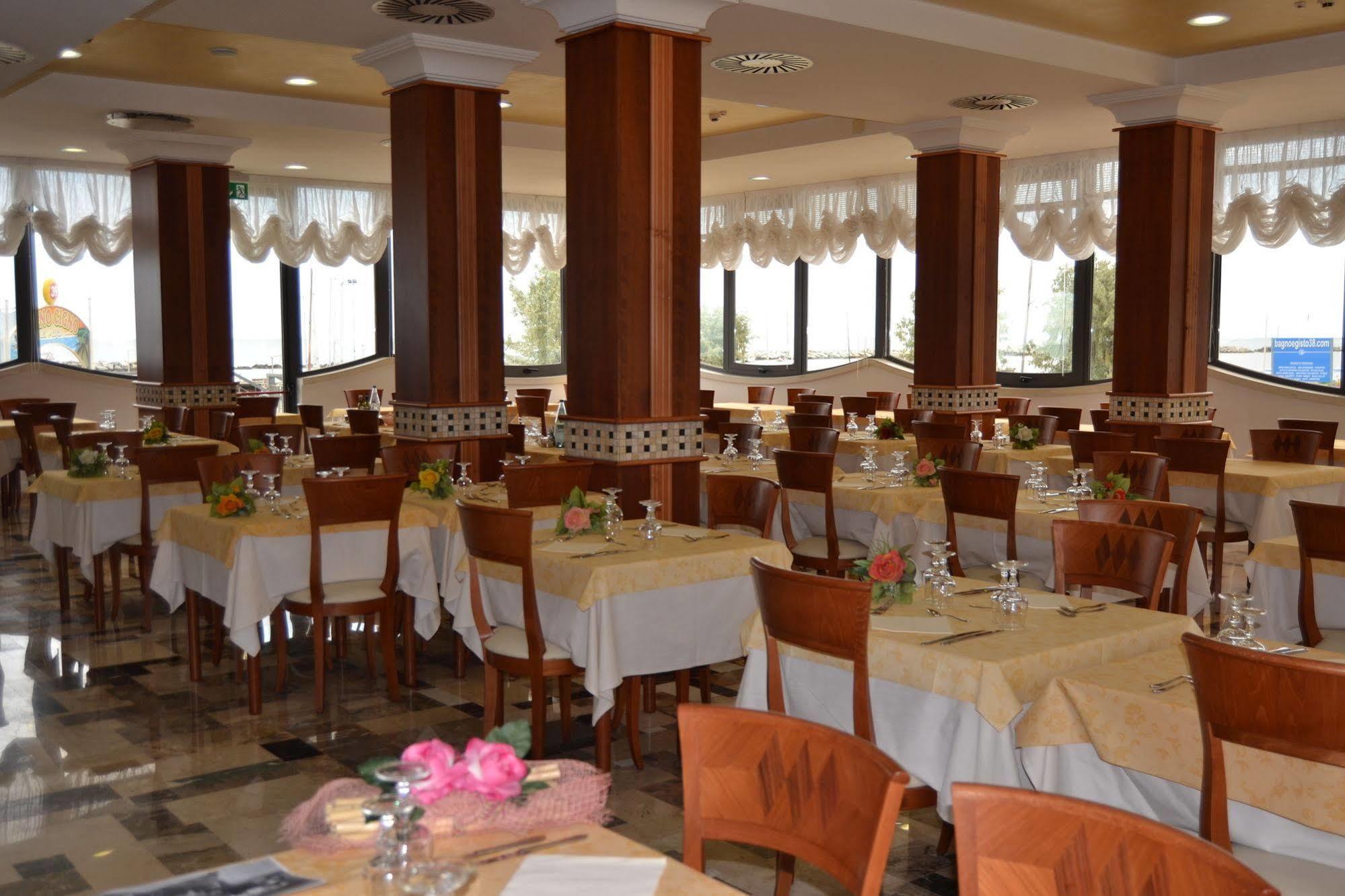 Hotel Zeus Rimini Exterior photo